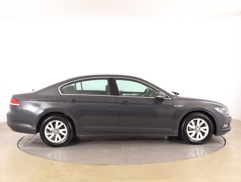 Volkswagen Passat, 2016