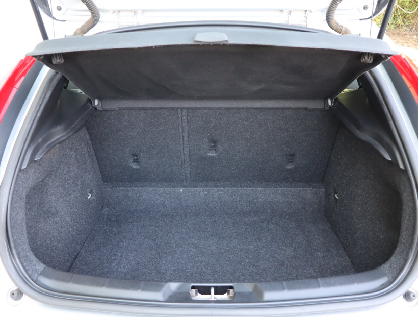 Volvo V40, 2016
