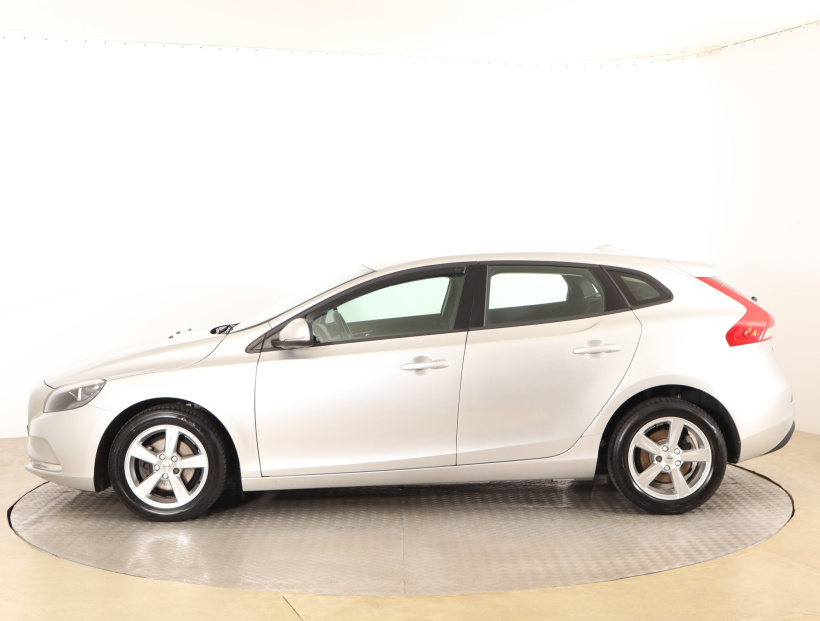 Volvo V40, 2016