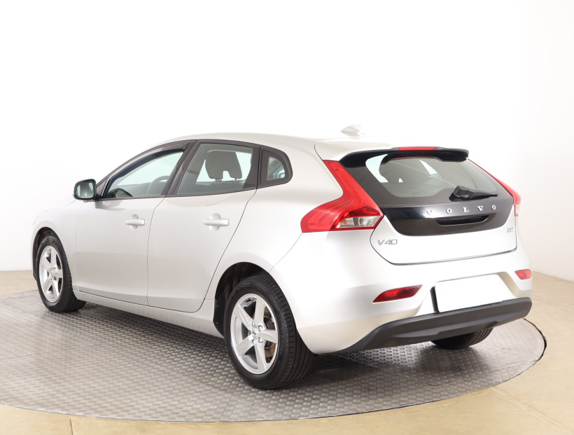 Volvo V40, 2016