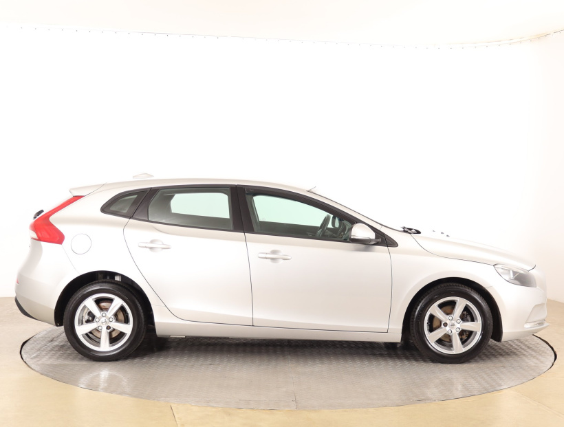 Volvo V40, 2016