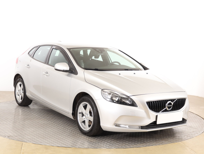 Volvo V40, 2016