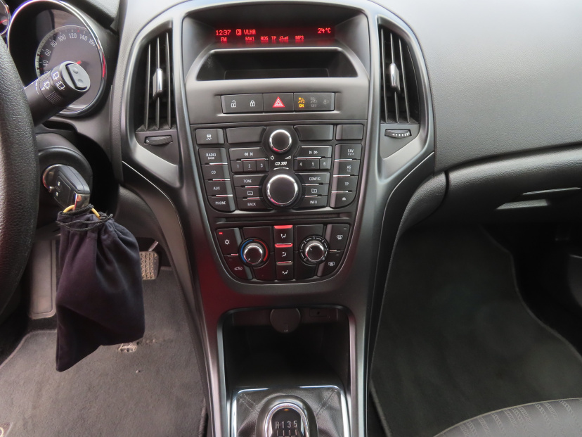 Opel Astra, 2010