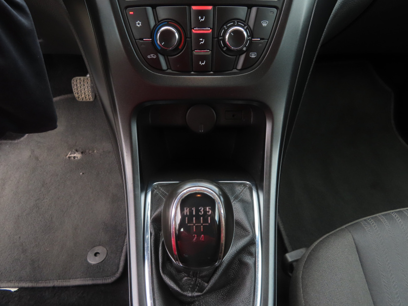 Opel Astra, 2010