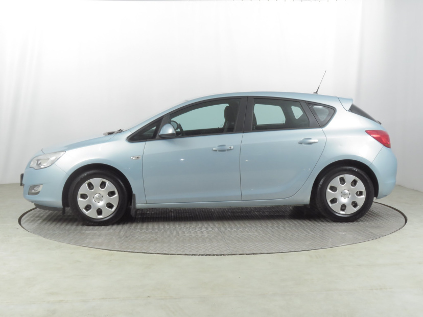 Opel Astra, 2010