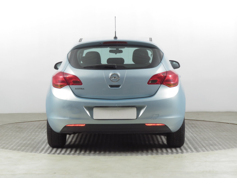 Opel Astra, 2010