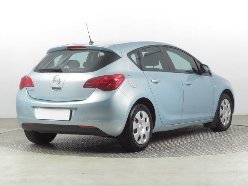 Opel Astra, 2010