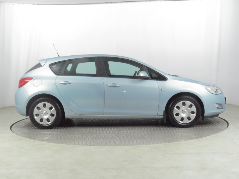 Opel Astra, 2010