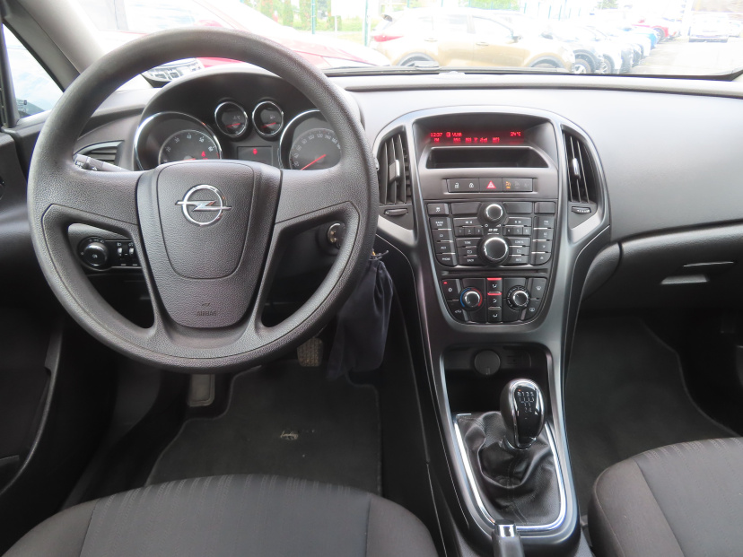 Opel Astra, 2010