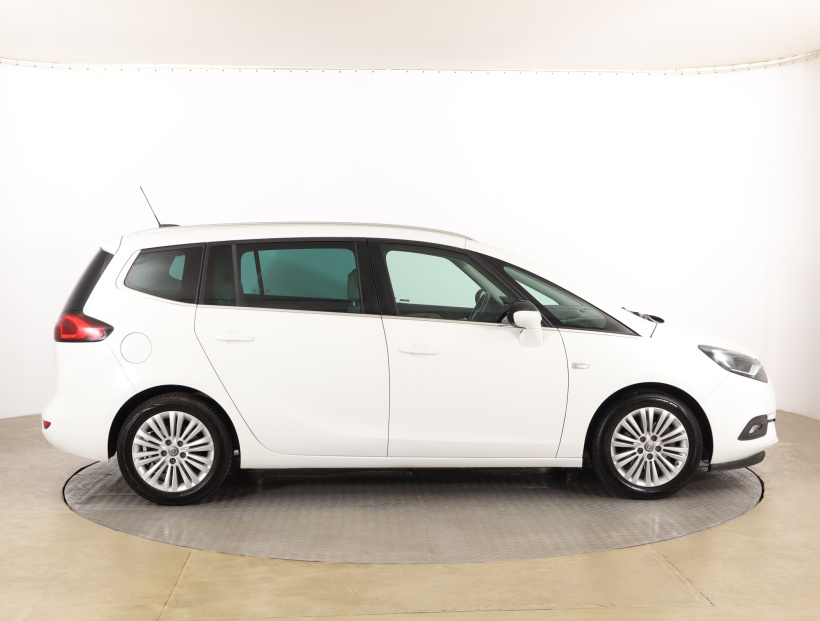 Opel Zafira, 2017