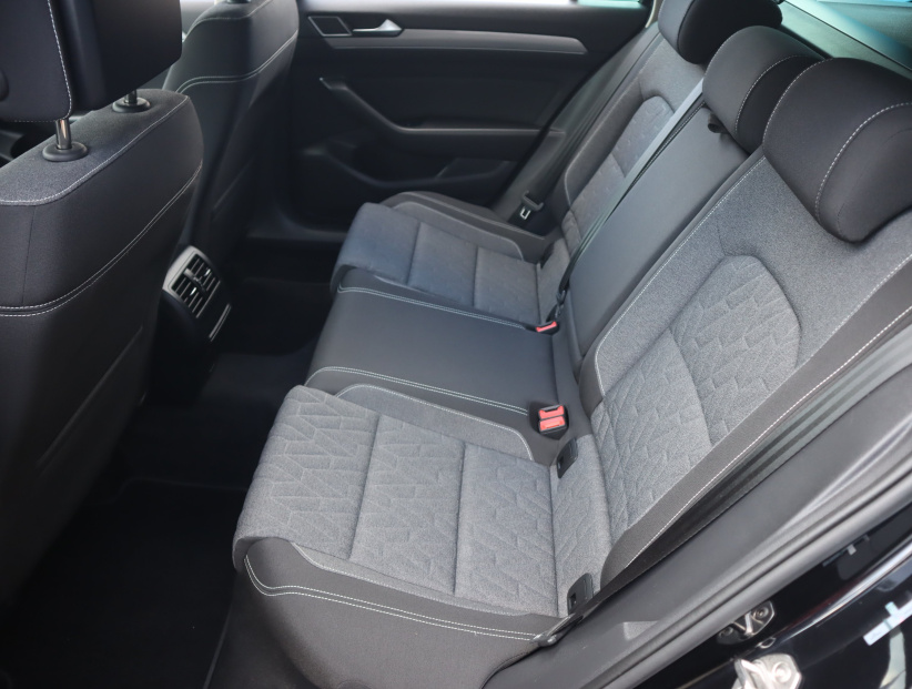 Volkswagen Passat, 2023