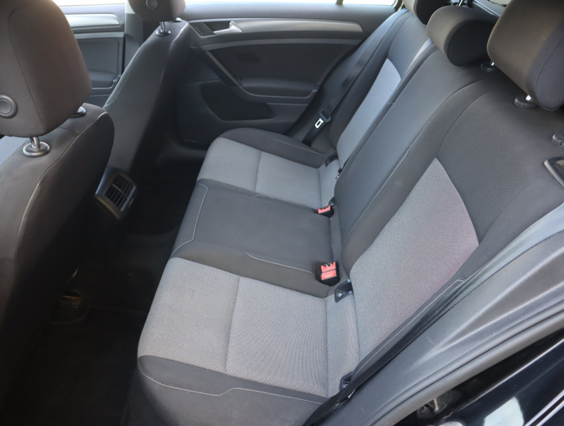 Volkswagen Golf, 2016