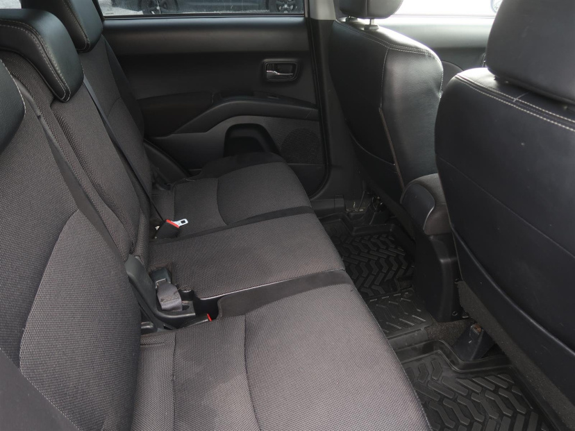 Peugeot 4007, 2009