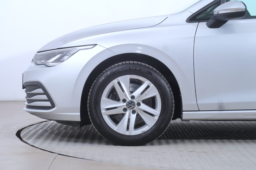 Volkswagen Golf, 2022