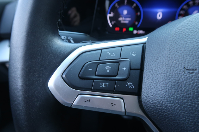 Volkswagen Golf, 2022