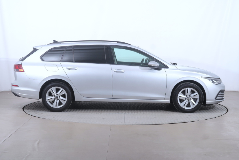 Volkswagen Golf, 2022