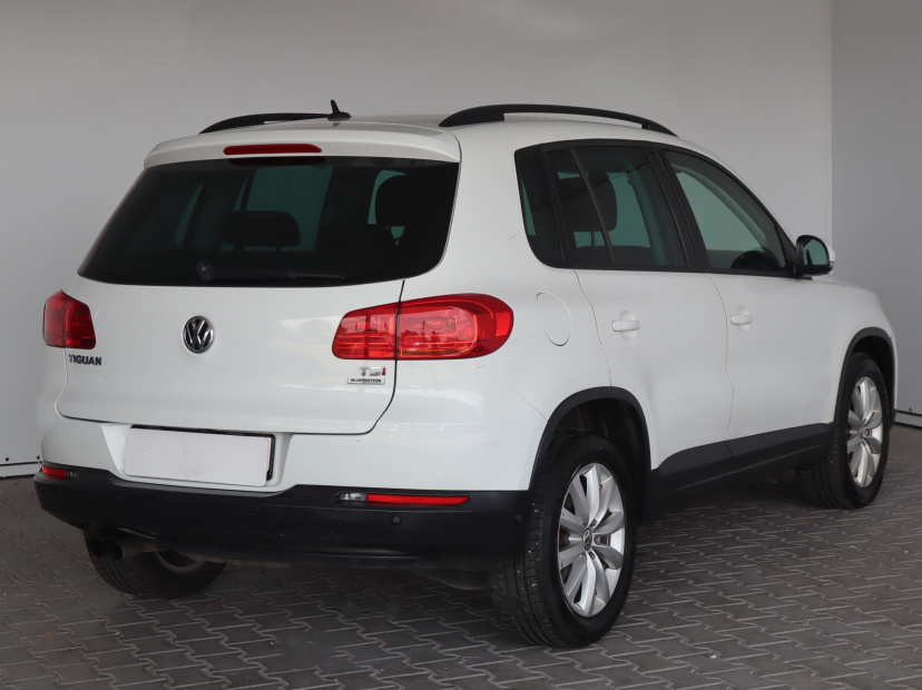 Volkswagen Tiguan, 2015