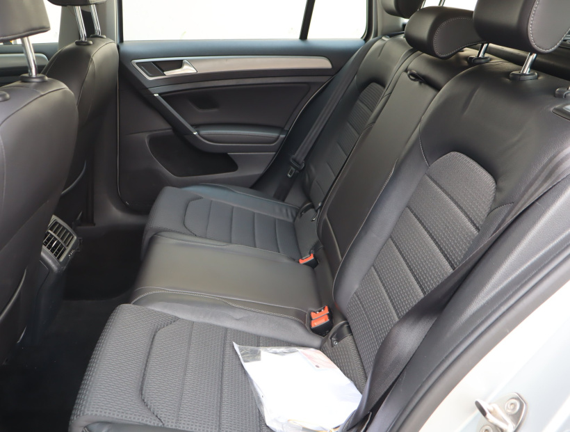 Volkswagen Golf, 2015