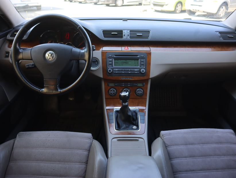Volkswagen Passat, 2005