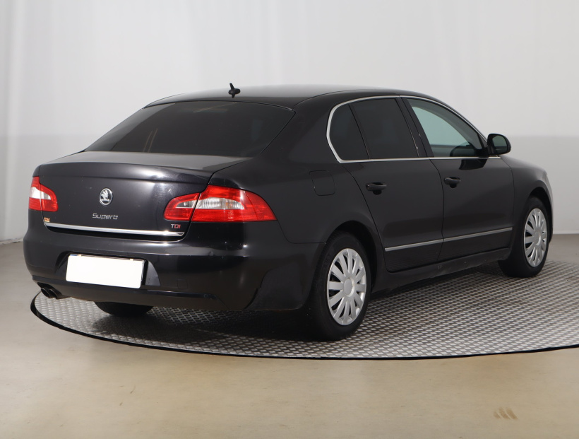 Škoda Superb, 2010
