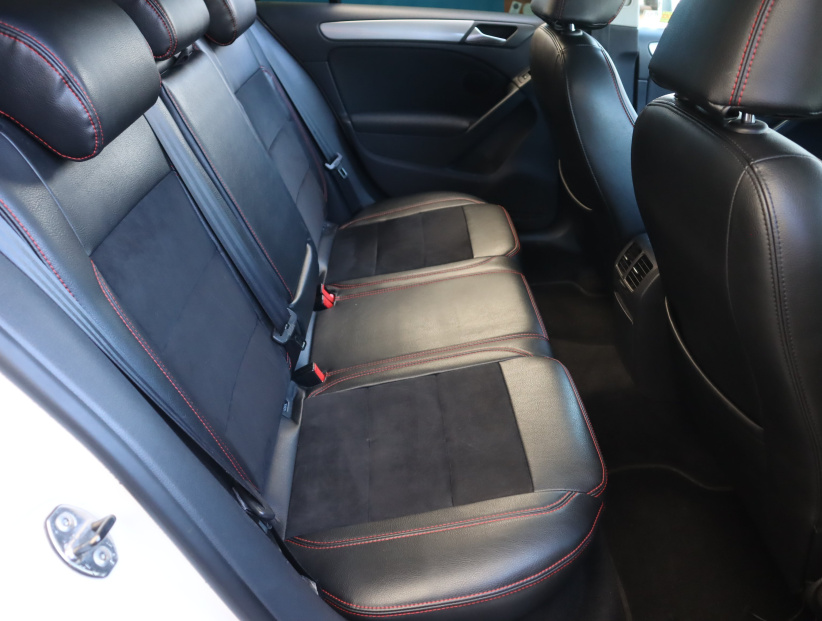 Volkswagen Golf, 2011
