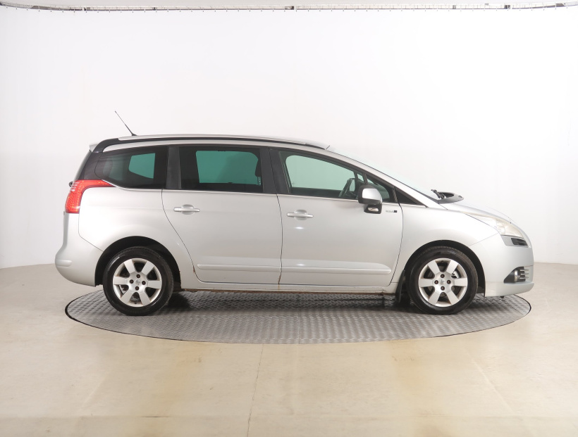 Peugeot 5008, 2013