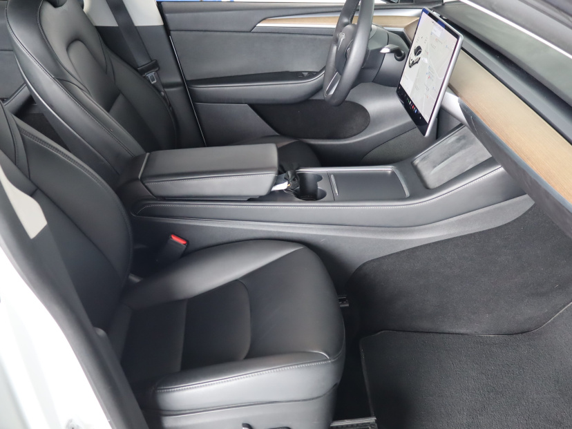 Tesla Model Y, 2021