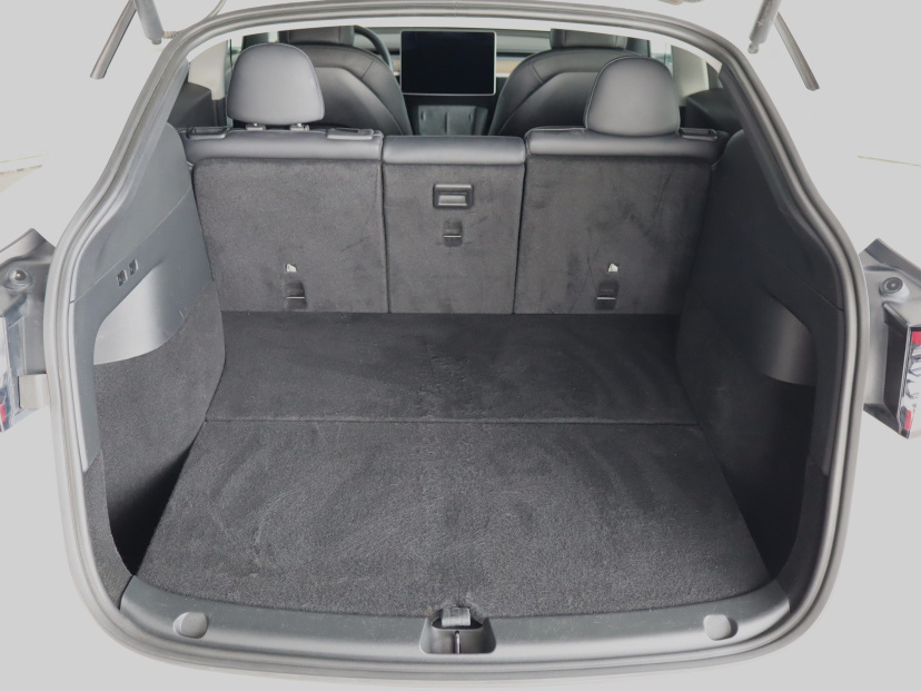 Tesla Model Y, 2021