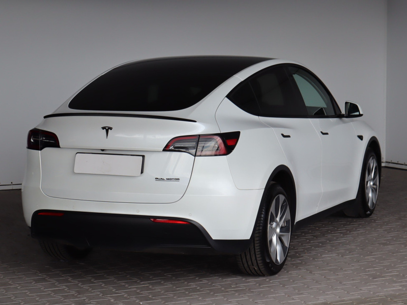 Tesla Model Y, 2021