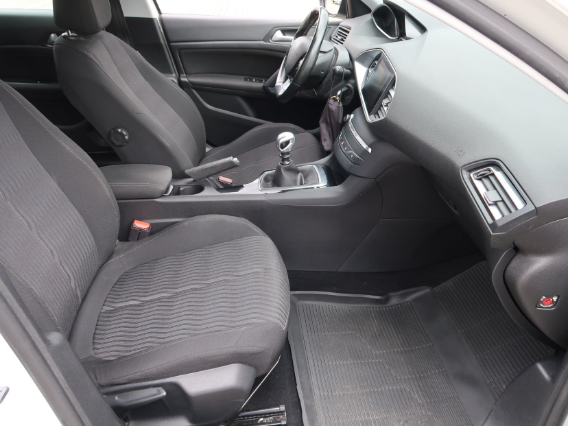 Peugeot 308, 2015