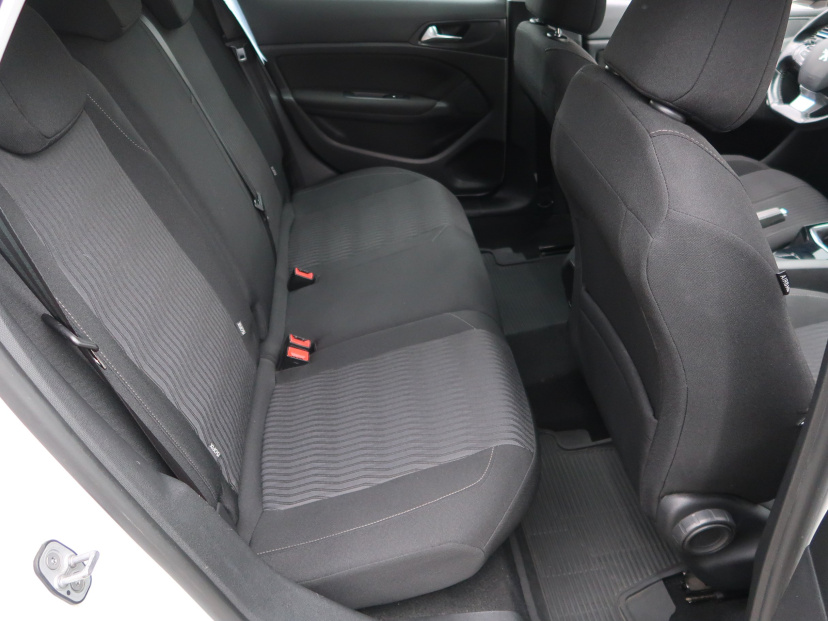 Peugeot 308, 2015