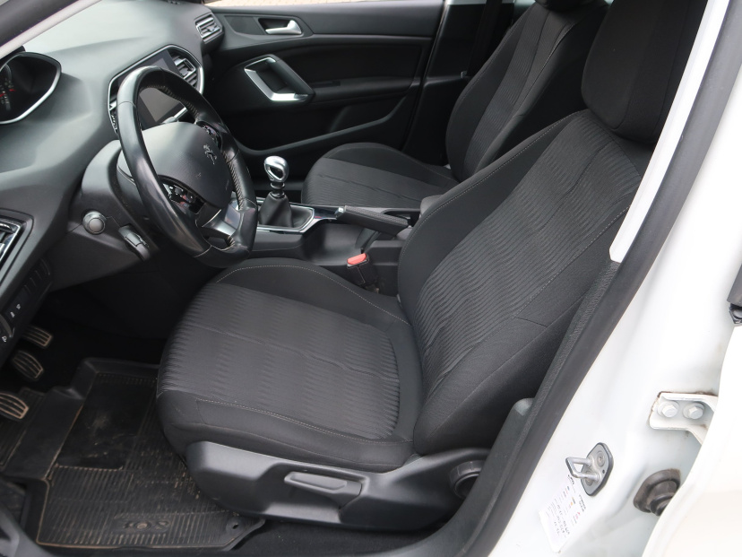 Peugeot 308, 2015