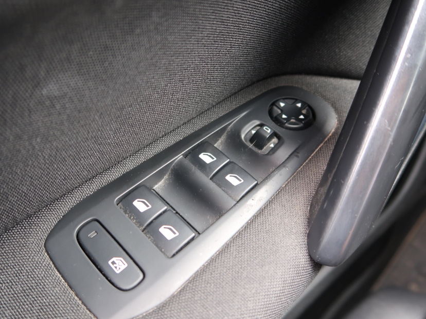 Peugeot 308, 2015