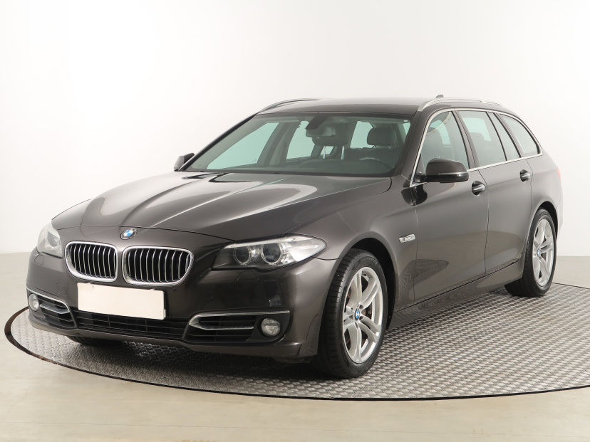 BMW 5, 2015
