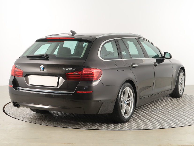 BMW 5, 2015