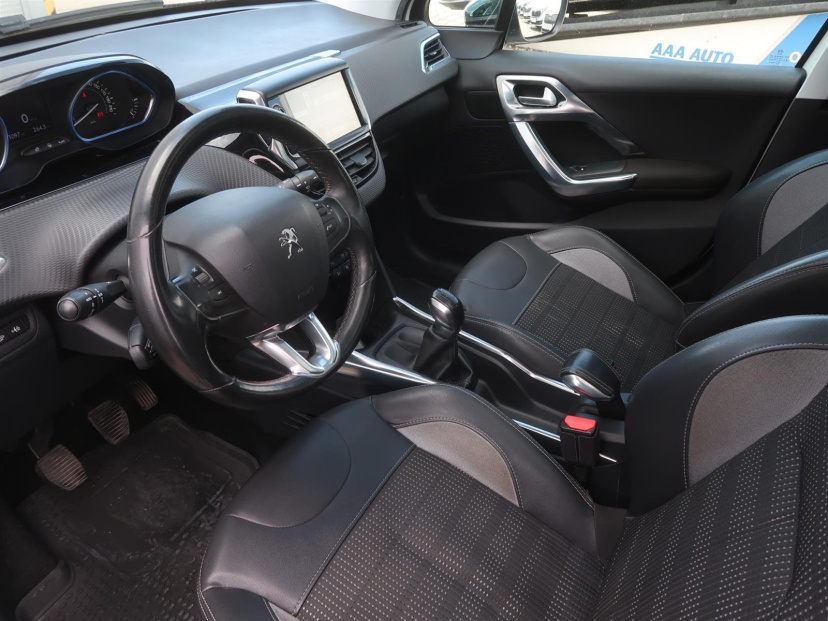 Peugeot 2008, 2013