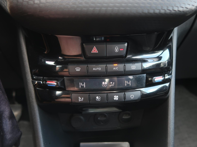 Peugeot 2008, 2013