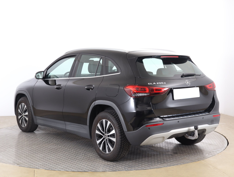 Mercedes-Benz GLA, 2022