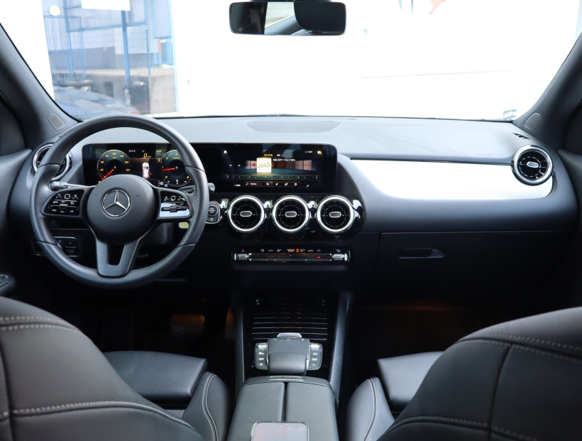 Mercedes-Benz GLA, 2022