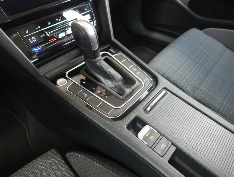 Volkswagen Passat, 2021