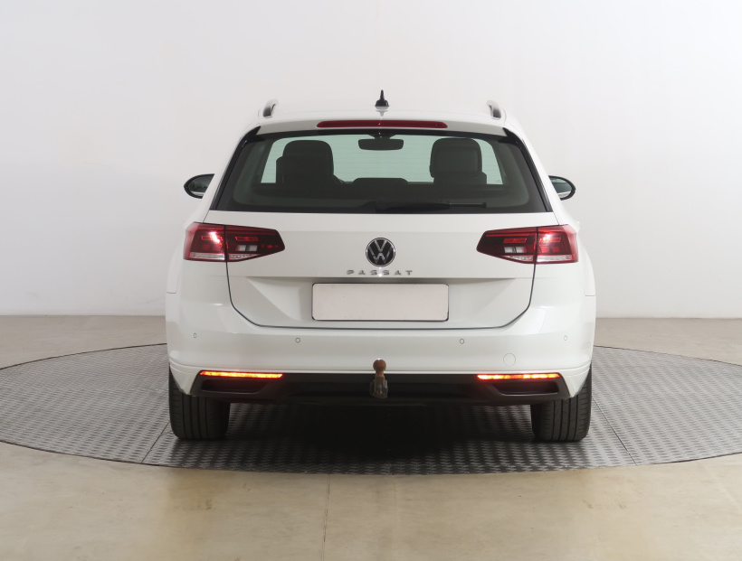 Volkswagen Passat, 2021