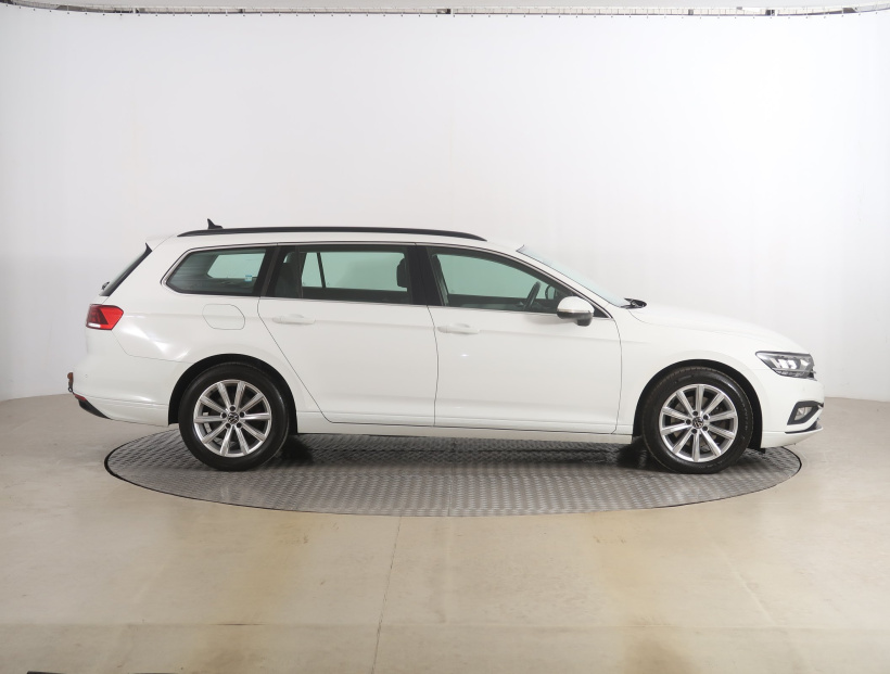 Volkswagen Passat, 2021