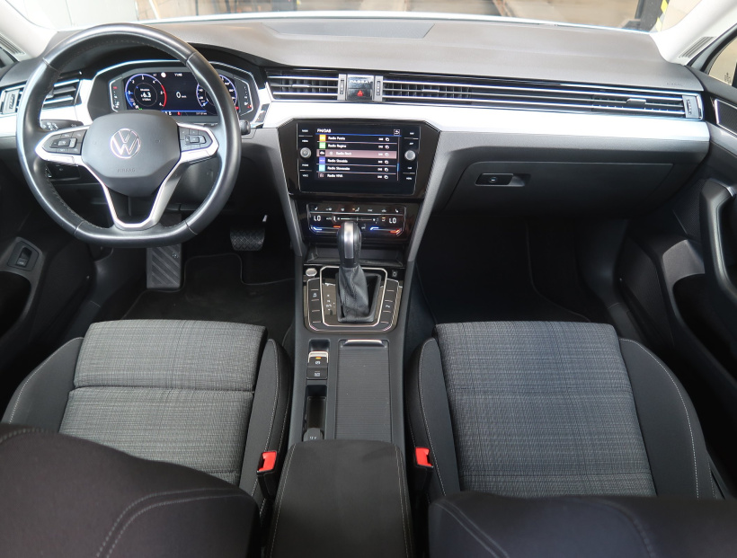 Volkswagen Passat, 2021