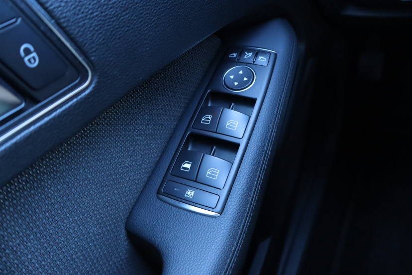 Mercedes-Benz E, 2012