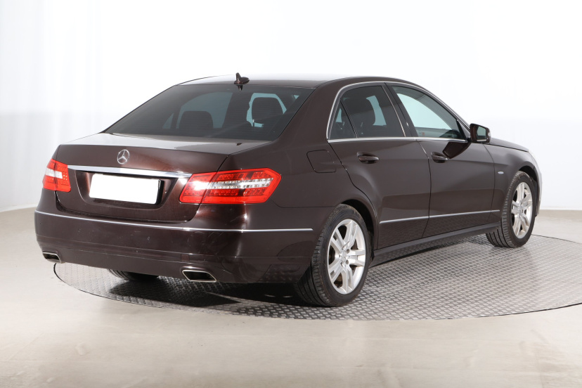 Mercedes-Benz E, 2012