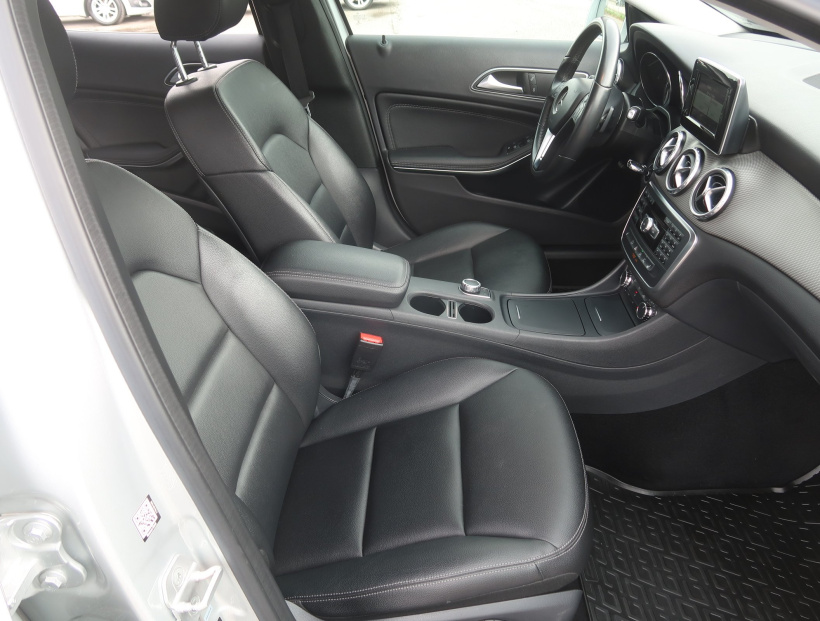 Mercedes-Benz GLA, 2015