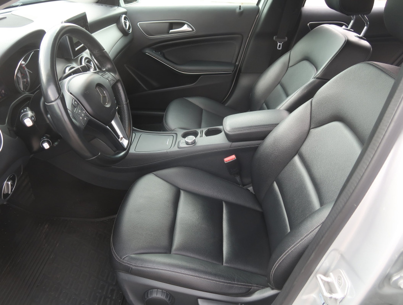 Mercedes-Benz GLA, 2015