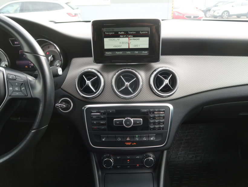 Mercedes-Benz GLA, 2015