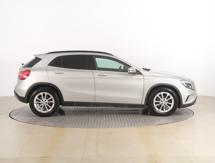 Mercedes-Benz GLA, 2015