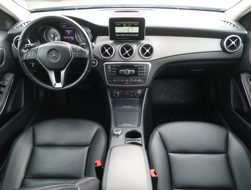 Mercedes-Benz GLA, 2015